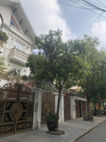 biệt thự hiếm làng quốc tế thăng long-nghĩa tân-cầu giấy 202m 4tầng thang máy lô góc ở luôn 130tỷ.