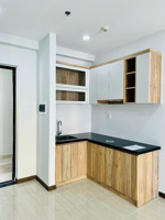 chính chủ bán căn góc 2pn-2wc bcons plaza view nội khu- hồ bơi mát mẻ. sổ sẵn cầm tay