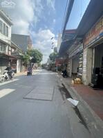 Bán nhà 3,5 tầng mặt đường Chợ Hàng, vị trí đẹp trung tâm chợ.