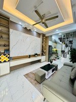 - cô thuý bảo giảm giá 500tr cho cô bán gấp cho con trai lấy tiền đầu tư cty
* tam trinh + 32m2 + 5