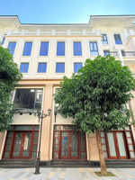 nhà liền kề thời đại đối diện trực tiếp chung cư