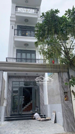 nhà 4 lầu mới sang trọng. ngay khu phân lô gần kha vạn cân thủ đức. chỉ 8.4 tỉ.