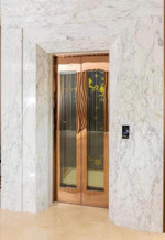 tôi cho thuê nhà lô góc, giáp hoàng quốc việt, nguyễn văn huyên, vỉa hè, thang máy, 99m2x 5t *35 tr