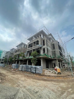 bán căn bt sân vườn 2 mặt tiền dãy bt3, diện tích 160m2 hướng đông nam tại vaquarius văn giang