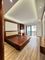 chính chủ cần bán , dt 40m2 , 6 tầng , mt 5 m,để ở và kinh doanh. ô chờ thang máy