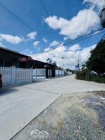 diên điền đường thông ô tô gần chợ trên hương lộ 5