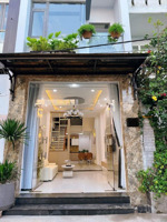 tin được không ngay q.1 8tỷ990 nguyễn thị minh khai, có sẵn dòng tiền cho thuê hàng thang