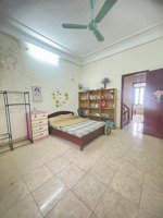 cho thuê nhà tập tầng 1 ngõ thịnh hào 1 phố tôn đức thắng 60m,2 ngủ, wc khép kín giá 7 triệu/tháng.