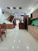 nhà đẹp phong cách hiện đại, đối diện công viên có sân đậu ô tô kđt phước long, nha trang