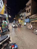 mặt phố kinh doanh sầm uất - vị trí đẹp - chủ cho thuê tầng 1 20tr - nhà xây kiên cố - thông số đẹp