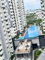 khách cần bán căn 2 phòng ngủ có ban công giai đoạn 1 view hồ bơi chỉ 2.45 tỷ