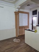 cho thuê nhà riêng do không có nhu cầu sử dụng, ưu tiên thuê làm văn phòng và lớp học. giá mềm mại.