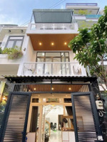 cô ý đi úc bán nhà thủ khoa huân-bến thành-q1, gần chợ bến thành. 3tỷ980/72m2 đang cho thuê 27tr