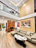 siêu hiếm - đẹp- nguyễn văn cừ 7 tầng- thang máy-gara ô tô 7- full nội thất xịn- nhỉnh 18 tỷ.