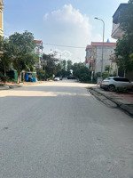 cần bán đất làn 2 bệnh viện gia bình, 90m2, mt 5m, giá 3.95ty, khu dân trí cao, ô tô đỗ cửa