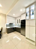 sẵn sổ hồng căn 2pn giá 7.5 tỷ all in, nội thất xịn. tầng cao view landmark81, layout ban công đôi