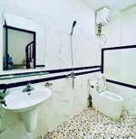 bán gấp nhà phố định công, 35m2, xây 5 tầng, 3pn, cách mặt phố 10m, giá 6,9 tỷ.