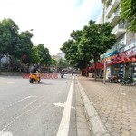 nhà mặt phố việt hưng 60m2 , vỉa hè đá bóng, kinh doanh sầm uất.