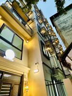 BÁN TÒA NHÀ CHDV ĐƯỜNG NGUYỄN KHANG. 185M2 XÂY 7 TẦNG. THANG MÁY. 35 PHÒNG KHÉP KÍN.