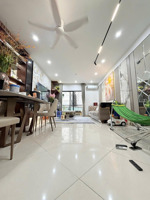 bán nhà dương quảng hàm cách phố 10m 6 tầng trung tâm cầu giấy 19.2 tỷ