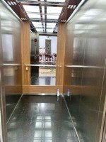 cho thuê toà nhà 5 tầng 1500m2 có thang máy mặt tiền đường lớn trung tâm giá 120 triệu