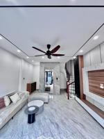 nhà mới đẹp- thang máy- 6 tầng- chỉ 10 tỷ.