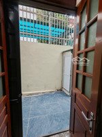 cho thuê tập thể tầng 1 mới sửa đẹp đủ đồ 2 ngủ, giá thuê rẻ, điện nước giá dân ngõ 133 nguyễn trãi