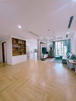 gia đình cần bán căn 3 phòng ngủ góc 128m2 tại toà park 2 vinhomes times city