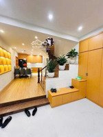 cho thuê gấp nhà đẹp khu hoàng hoa thám, dt40m2 x5 tầng,gần đủ đồ , giá 13tr/th