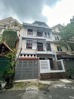 cho thuê nhà nguyên căn đường huỳnh văn bánh, phường 11. dt: 7,5x18m. trệt 3 lầu. sẵn máy lạnh