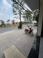 chính chủ cho thuê mặt vp cửa hàng. măt đường 40m, vị trí đẹp, có thang may