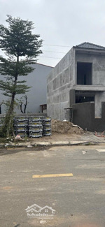 bán đất phân lô đấu giá tại mễ sở văn giang. vỉa hè kinh doanh. dt: 97m2, mt: 6m. nhỉnh 5tỷ