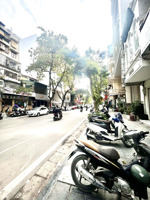 đi mỹ bán gấp nhà mặt phố thi sách lô góc, 62m2 , 3 tầng, mặt tiền 4.2m giá 40 tỷ thương lượng