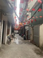 nhà đẹp giá tốt cầu giấy dt 32m2 xây 4 tầng chắc chắn, lô góc sổ vuông giá 8 tỷ