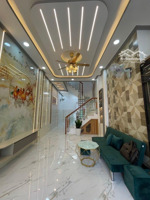 12399
trung tâm q6 nhà đẹp 3tang 4pn , hẽm oto thông, gần chợ , khu sầm uất q6. gia dưới 6ty.