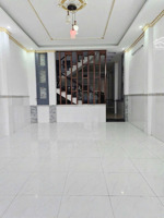 cho thuê nhà trệt 2 lầu . 4 phòng ngủ trục chính khu dân cư phú an