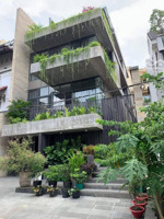 chỉ 81 tỷ. góc 2 mặt tiền cụm trần não, gần sông sài gòn. vị trí an ninh, sang trọng. gồm 5 tầng