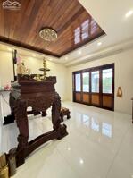 BÁN NHÀ MẶT TIỀN BÙI THIỆN NGỘ, VCN PHƯỚC HẢI, NHA TRANG Diện Tích: 100m ngang 5m. Hướng Đông Nam - Nhà gồm 4 Pn - 6Wc - Nằm gần ngã tư đường Văn Tiến Dũng và Bùi Thiện Ngộ.