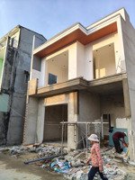 bán nhà mới phú hoà ngang 8m rộng rãi, 3.7tỷ. đường oto, sân oto 7c. 4pn rộng rãi. đón tết nhà mới