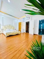 hàng kín hào nam 6 tầng thang máy thông sàn 38m2 12.2 tỷ đống đa 10m ra ô tô.