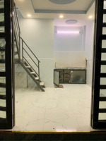 tôi bán nhà sd 38 m2, 1 trệt. 1 lầu, tuyệt đẹp. quận 7. giá: 780 triệu