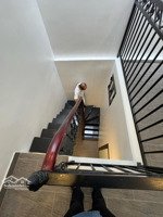 1 giá 5,8tỷ tặng xe điện, sổ đỏ trong vành đai 1, 28m2 4 tầng, ngõ nông 20m2 ra phố, về ở luôn.