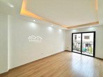 chính chủ bán nhà hoàng mai 33m,5tầng nhỉnh 8t.nhà xây mới , oto đỗ đầu ngõ .sổ vuông đét