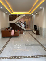 cần bán nhà 3 tầng đường 10m5 tiểu la gần sát đường 2/9( 100m2 ngang 5m) giá 16 tỷ5