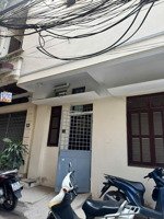 chính chủ cho thuê tầng 2 nhà riêng ngõ 105 láng hạ, 6 triệu, 50m2 làm văn phòng, bán hàng online