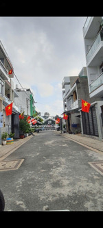 nhà đường 8 p.linh xuân.
nhà mới, không 1lỗi phong thủy: trệt 2lầu, tum-st trước sau, 4pn