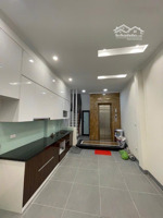 chính chủ cho thuê phòng kk, nhà mới có thang máy. tại ngõ 97 văn cao. ngõ to rộng gần ô tô