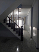 bán nhà như hình dt 68m2, giá 2,3 tỉ, tân vĩnh hiệp. tân uyên.bd