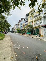 nhà 4 tầng đẹp ở liền đối diện công viên phước bình - đường 16m có vỉa hè. gần global city