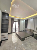 chính chủ nhờ bán căn nhà dân xây ngọc thuỵ sát tái định cư cạnh công viên diên tích = 32m x5 tâg